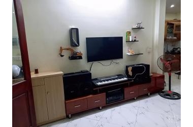 Bán gấp nhà Vườn Hoa Hà Đông, 55m2, 3,35 tỷ, ngõ rông, gần đường.
